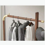 علاقة ملابس خشبية فاخرة