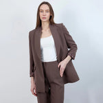 جاكيت نسائي بياقة ممددة