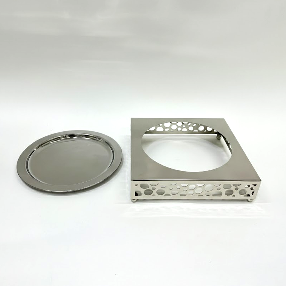 طبق تقديم أرز بقاعدة معدنية