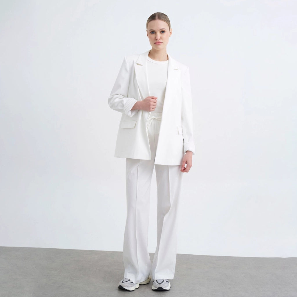 جاكيت نسائي بياقة بشكل هندسي