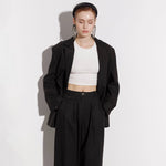 جاكيت نسائي بجيبان كبار