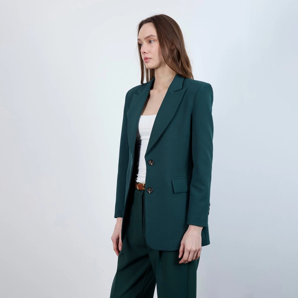 جاكيت نسائي بياقة ٧