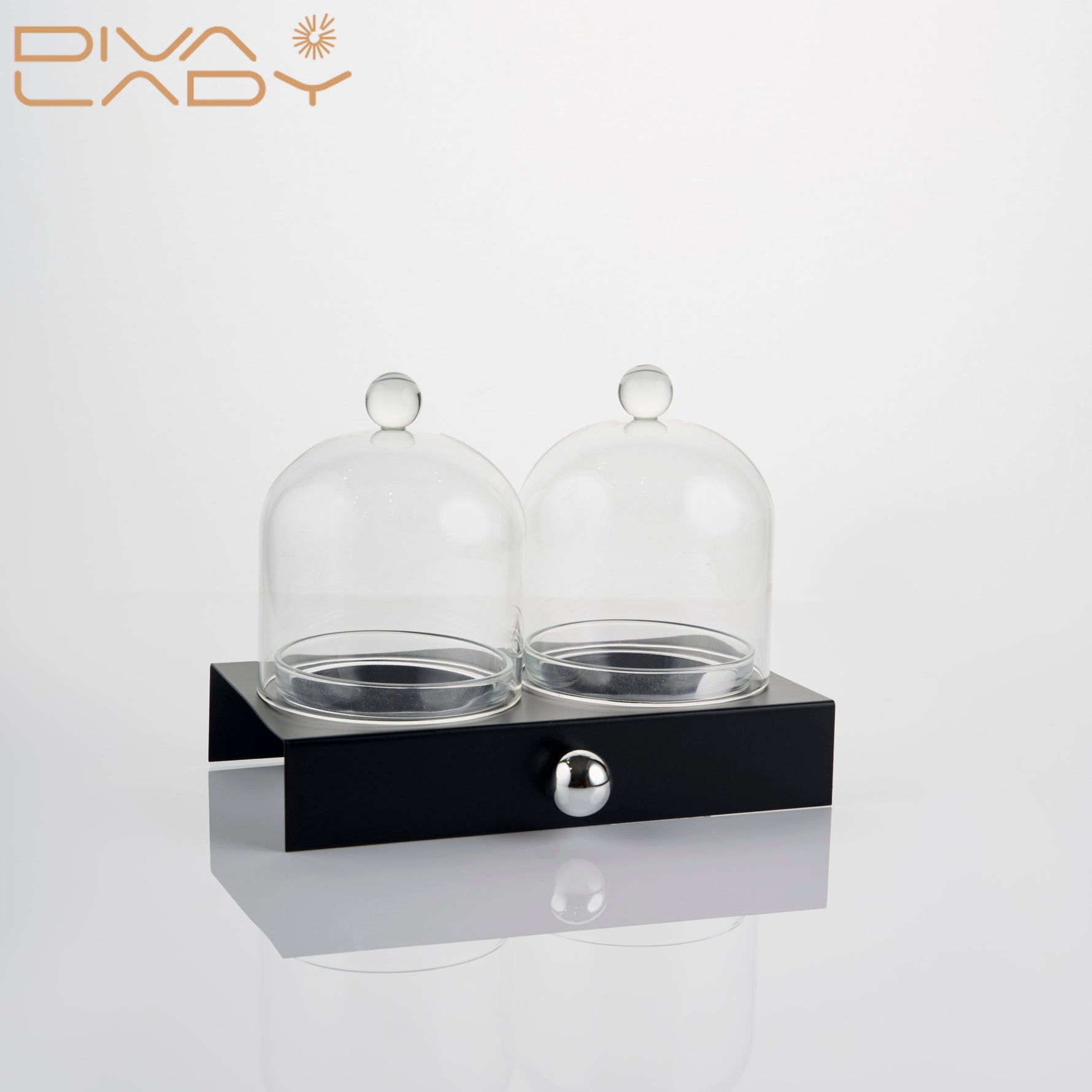 ماعون تقديم بقاعدة معدنية