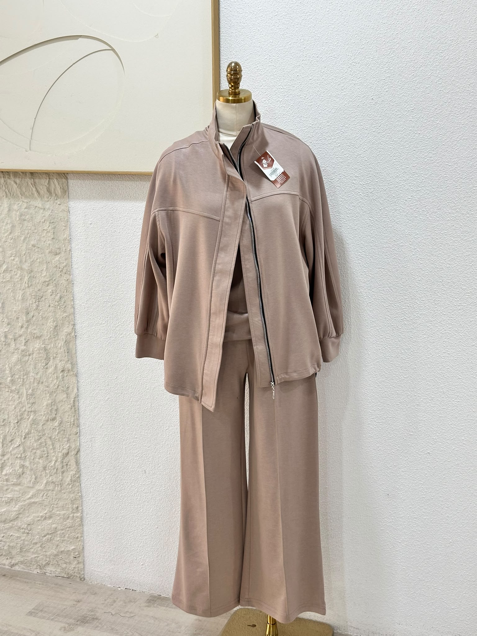 بدلة نسائي
