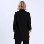 جاكيت نسائي بياقة ممددة