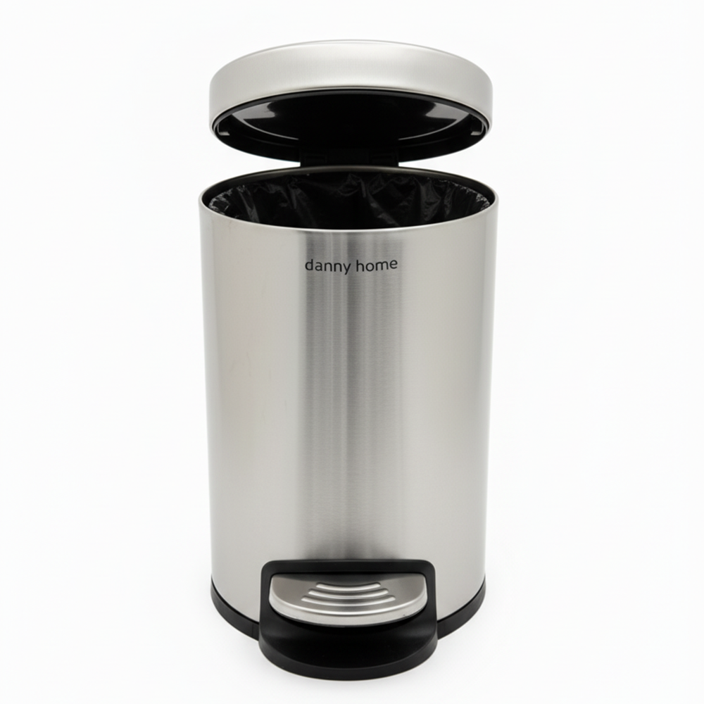 سلة مهملات معدنية مع دواسة