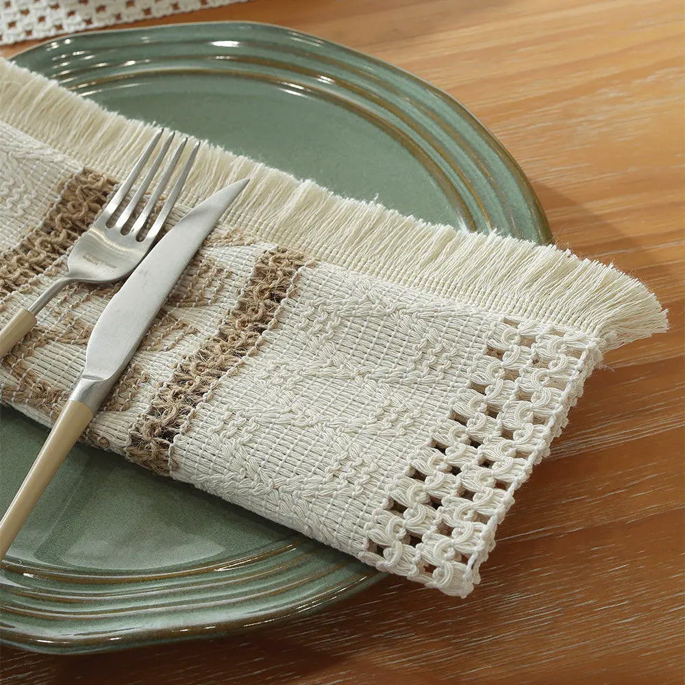 مفرش طاولة من الكتان العتيق