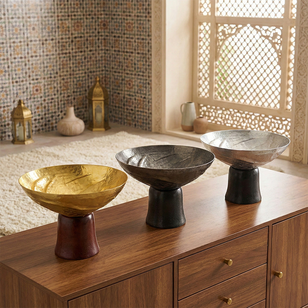 وعاء بقاعدة خشبية - وسط