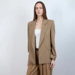 جاكيت نسائي بياقة بشكل هندسي