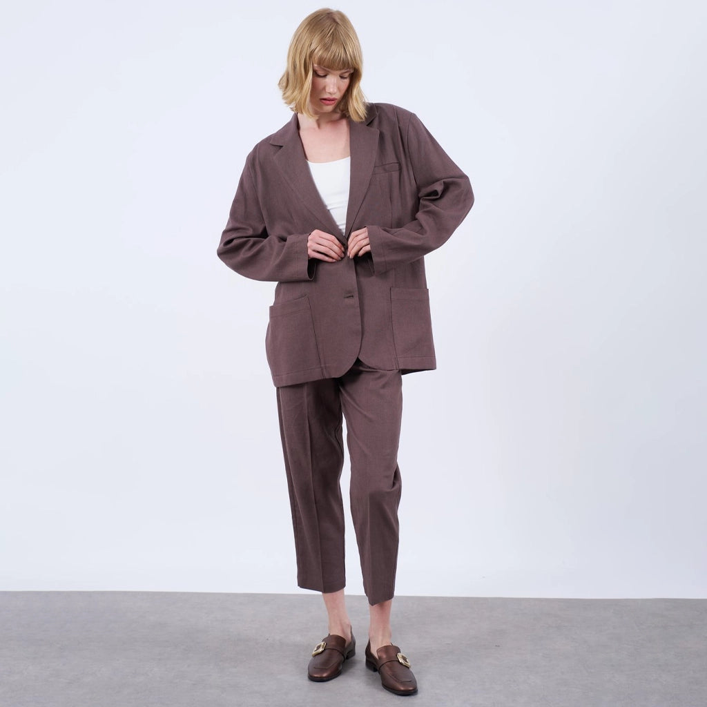 جاكيت نسائي بجيبان كبار