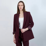 جاكيت نسائي بياقة ممددة