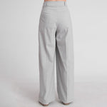 بنطلون نسائي عريض بكسرات