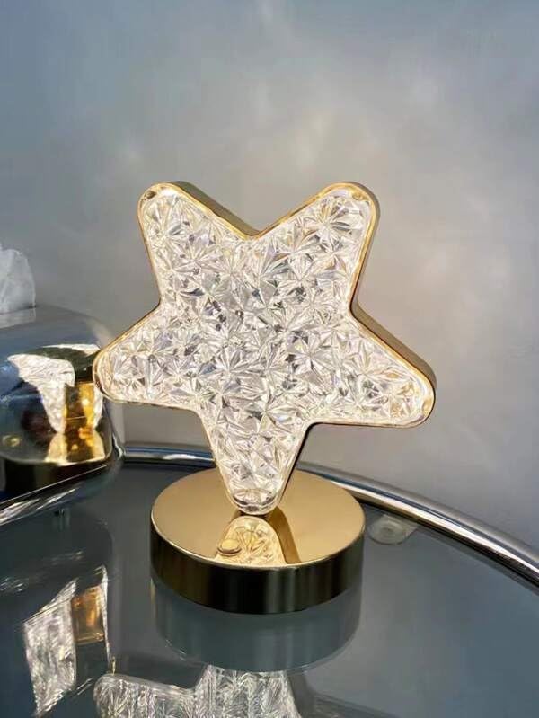 مصباح طاولة من الكريستال على شكل نجمة
