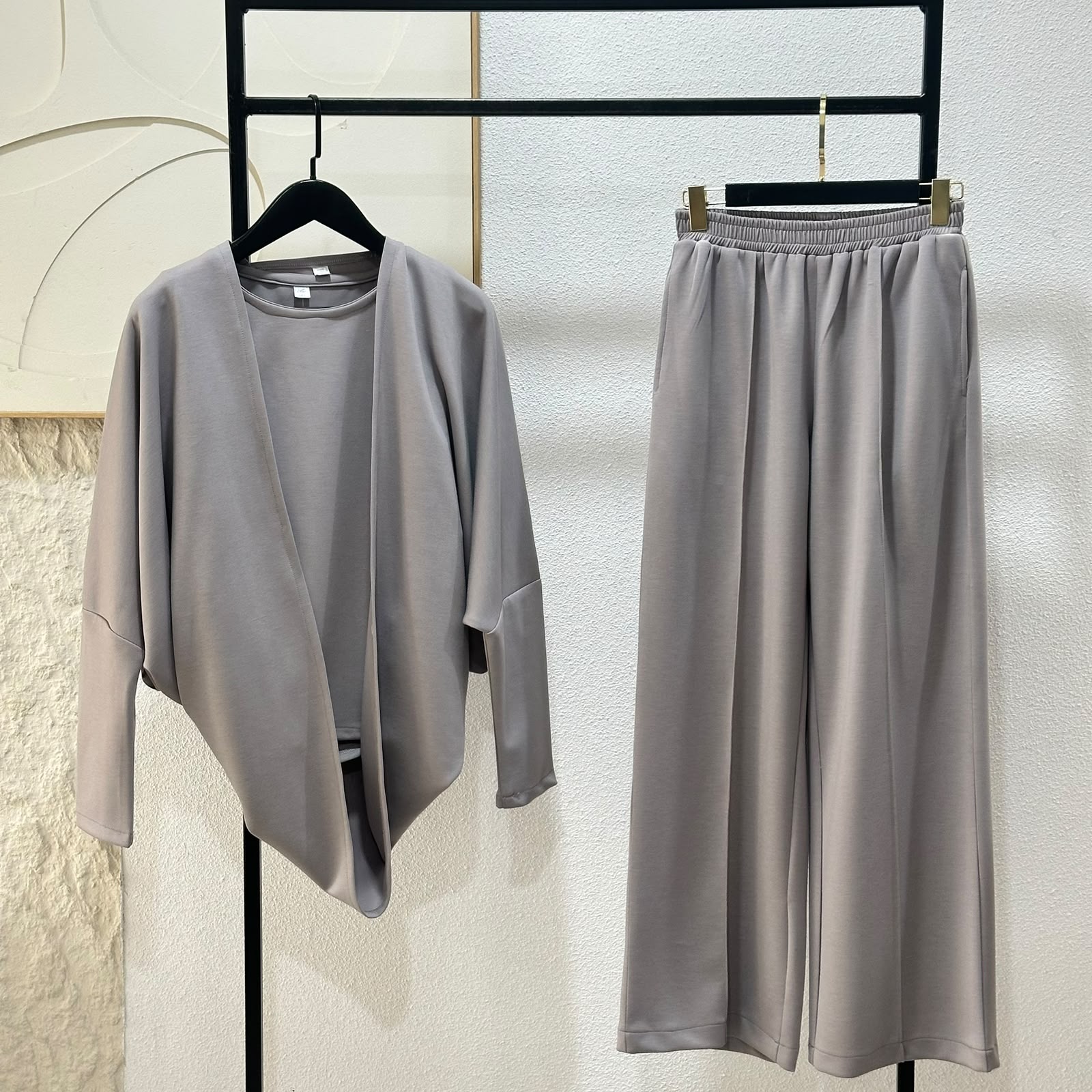 بدلة نسائي