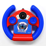 سيارة مع جهاز التحكم عن بعد