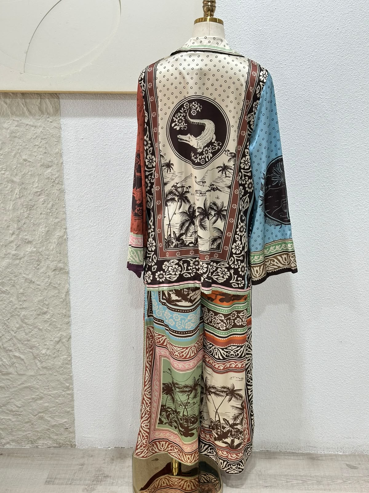بدلة نسائي