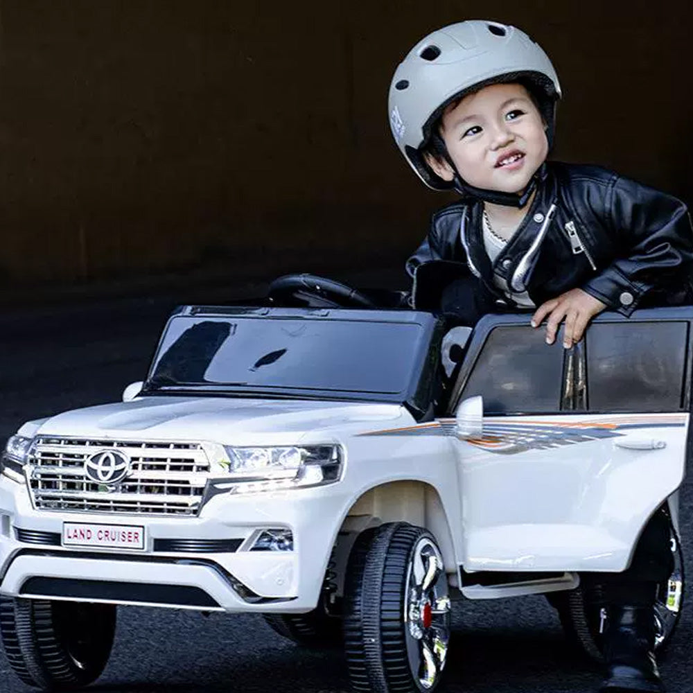 سيارة لاند كروزر فاخرة للأطفال
