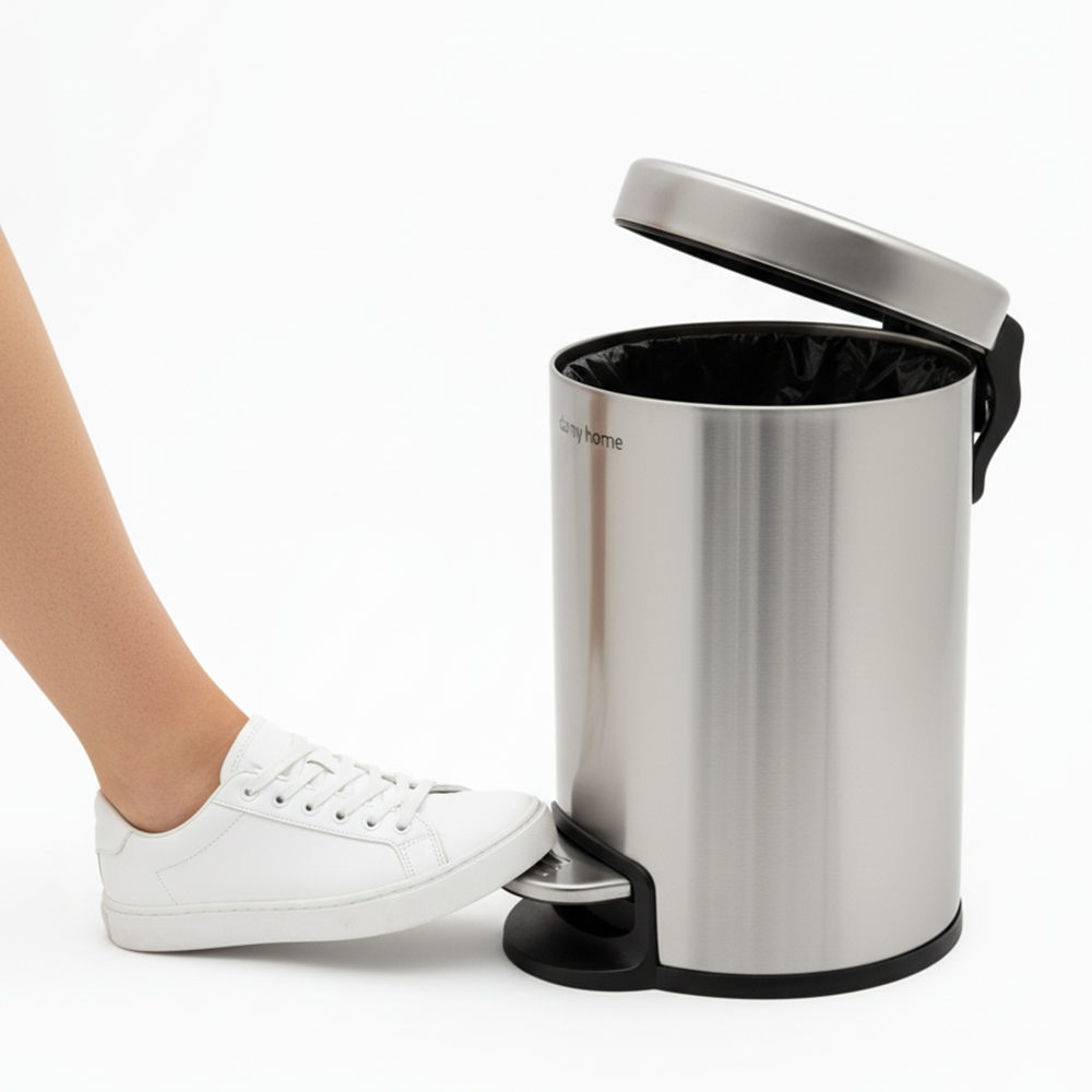 سلة مهملات معدنية مع دواسة