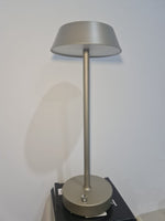 مصباح طاولة معدني قابل للشحن