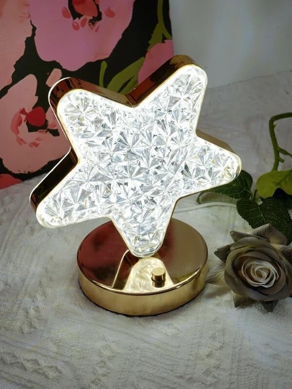 مصباح طاولة من الكريستال على شكل نجمة