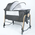 سرير أطفال مع غطاء