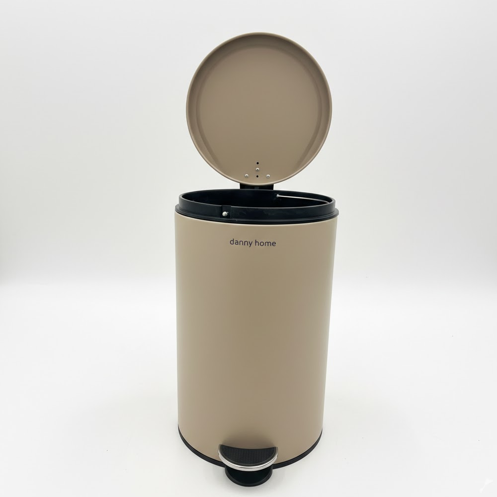 سلة مهملات بدواسة قدم