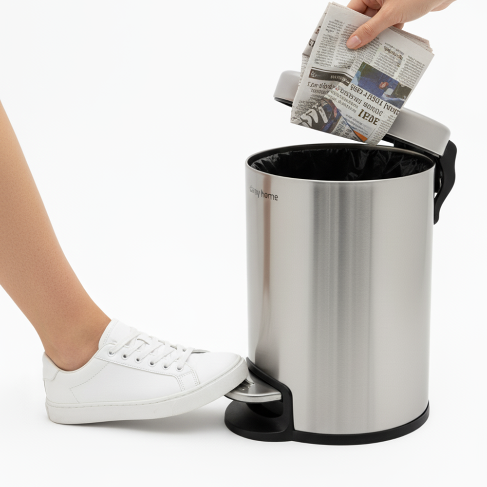 سلة مهملات معدنية مع دواسة