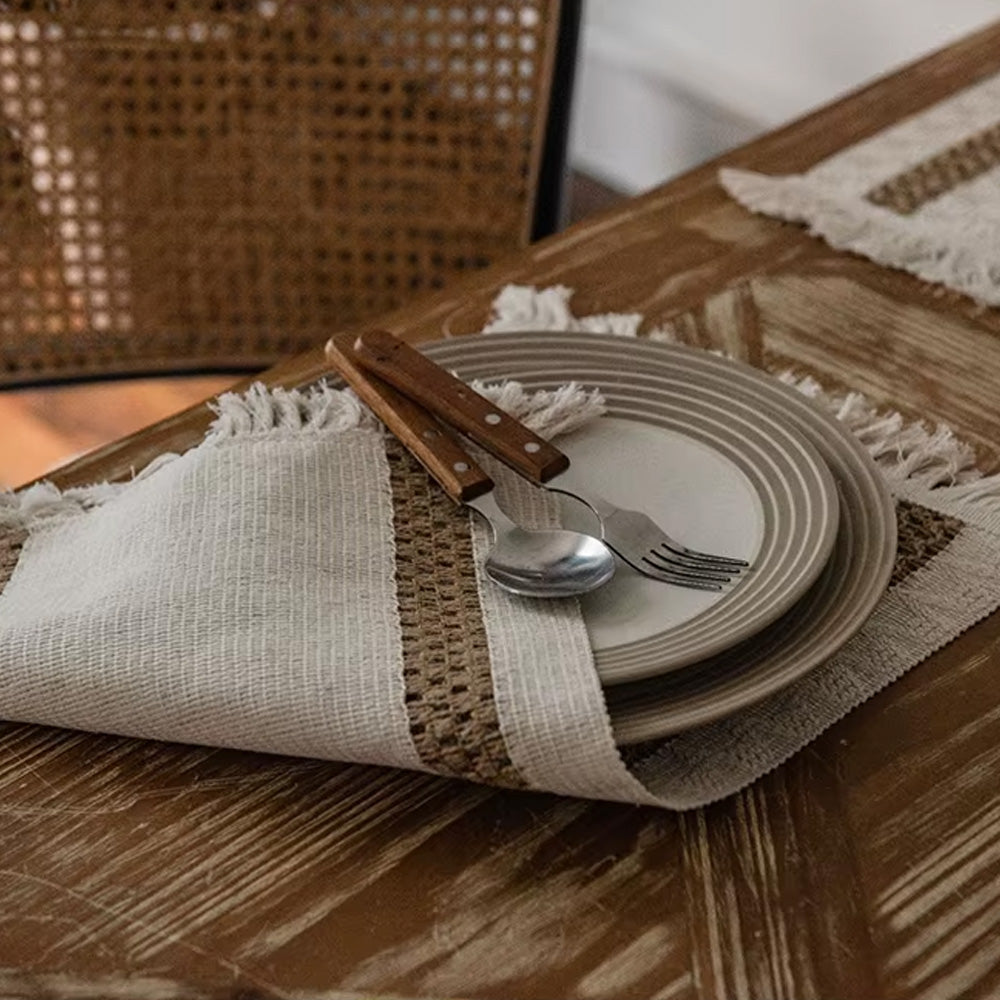 مفرش طاولة من الكتان العتيق