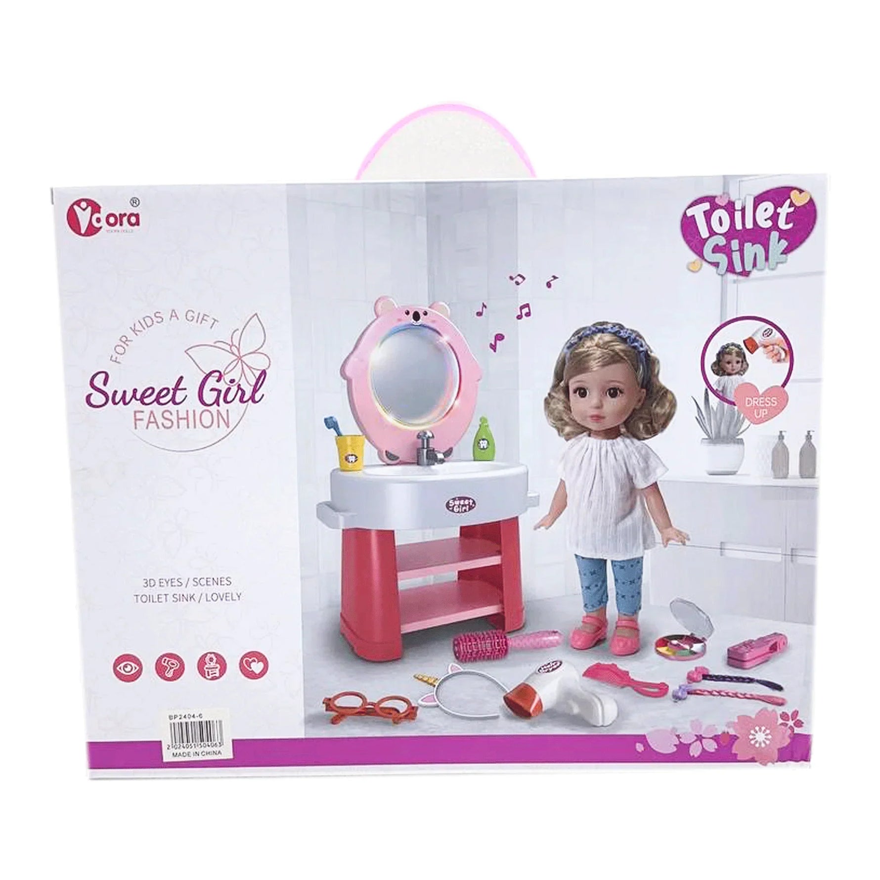 دمية أنيقة مع طاولة