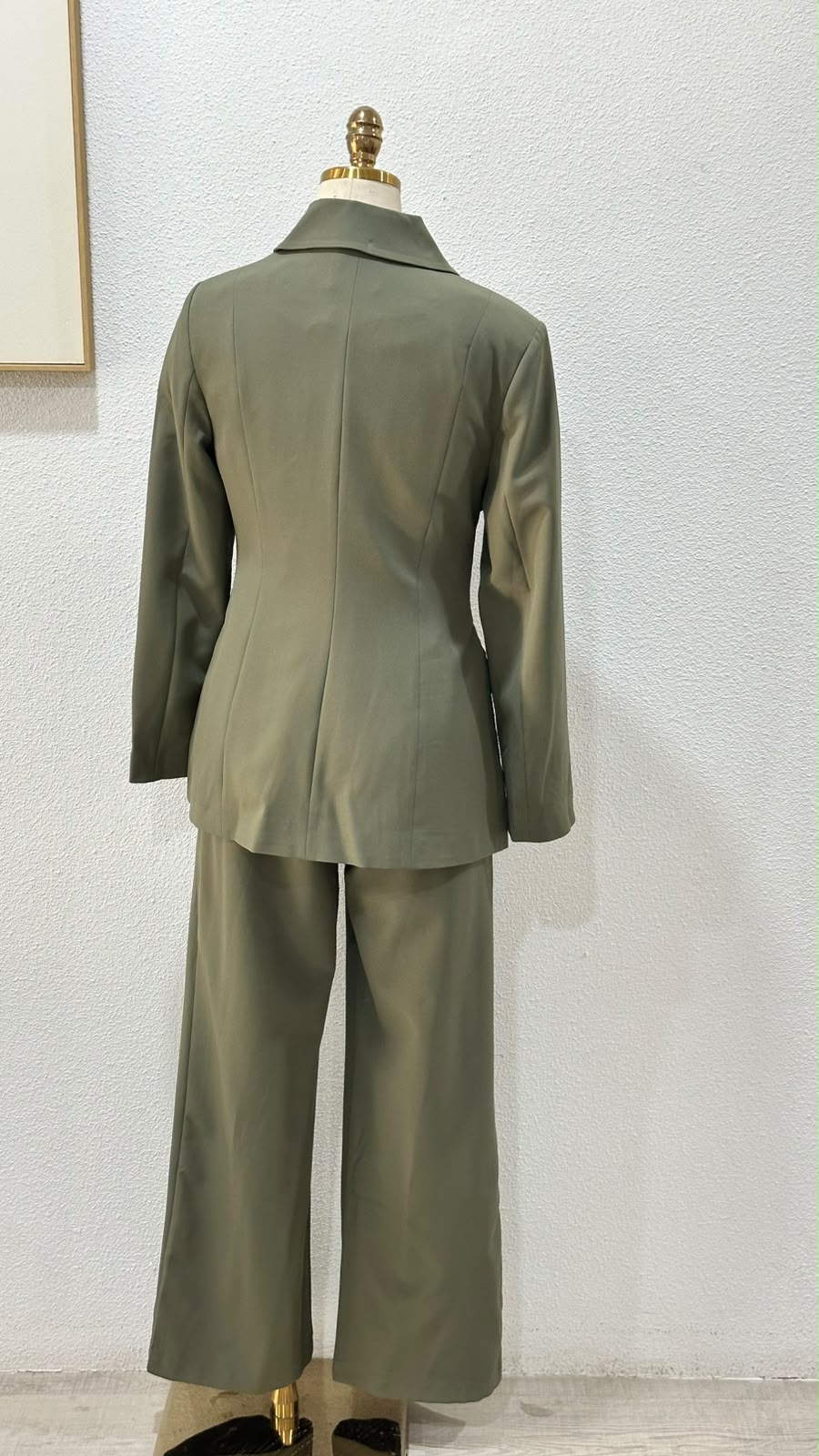 بدلة نسائي