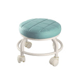 كرسي صغير بعجلات وقاعدة محززة