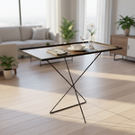 طاولة حديثة بتصميم معدني