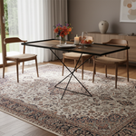 طاولة حديثة بتصميم معدني