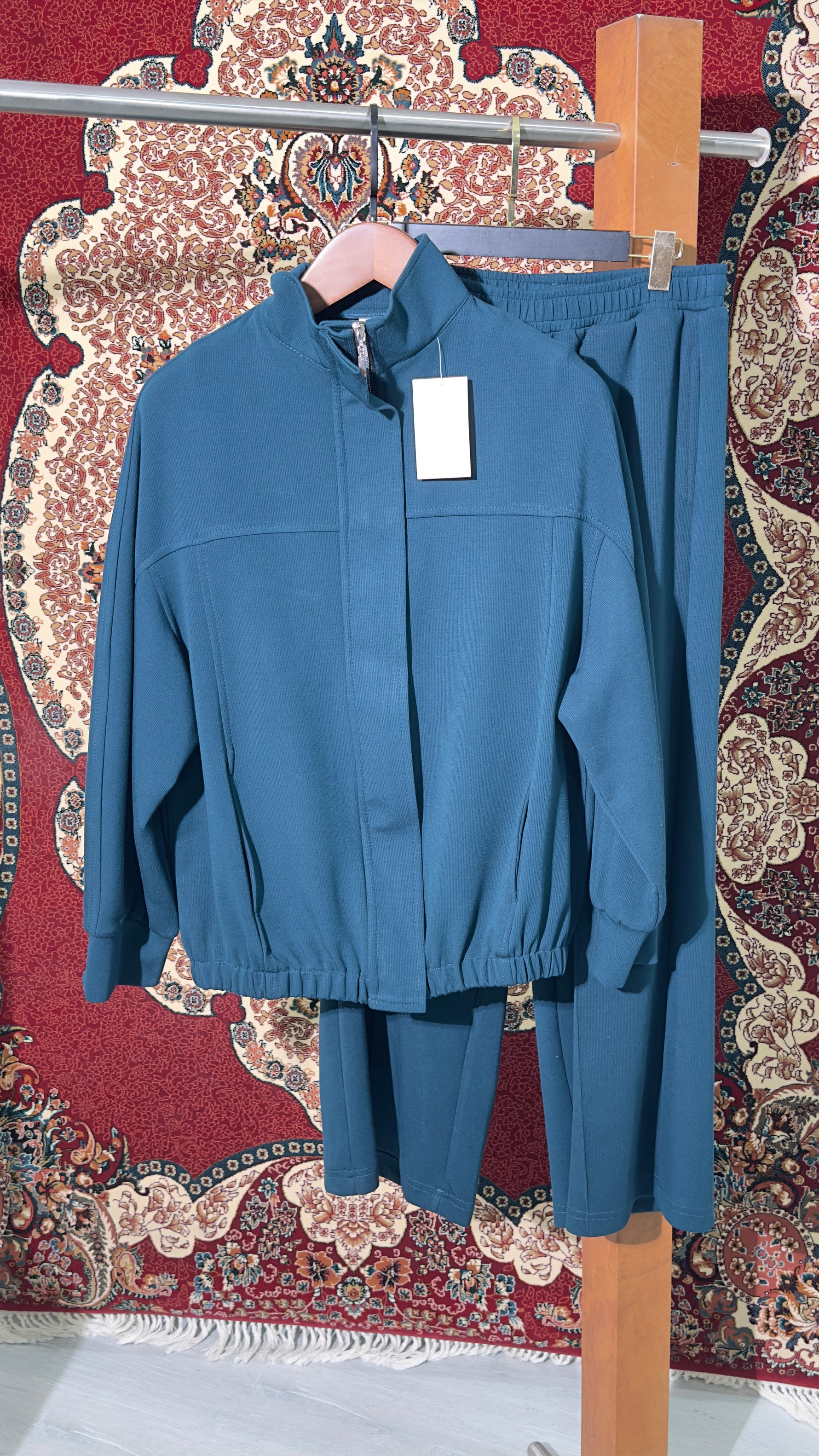 بدلة نسائي عملي