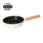 مقلاة طهي  غير لاصقة بمقبض خشبي