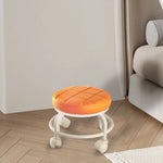 كرسي صغير بعجلات وقاعدة محززة