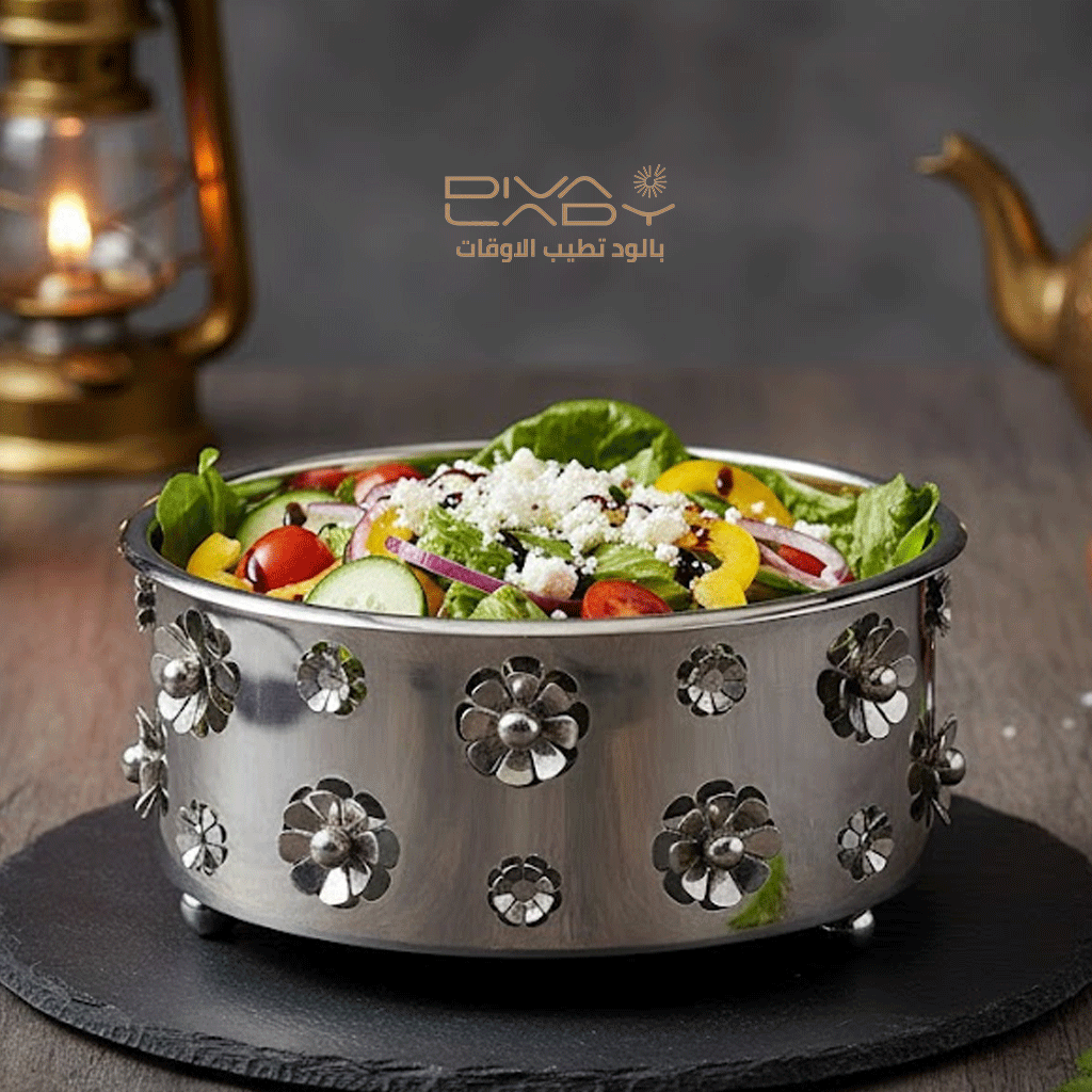 وعاء سلطة معدني بزخارف ورد