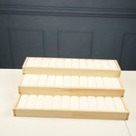 رف مجوهرات خشبي أبيض مخملي