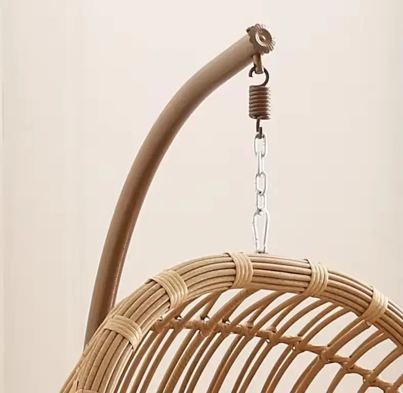 كرسي بيضاوي معلق