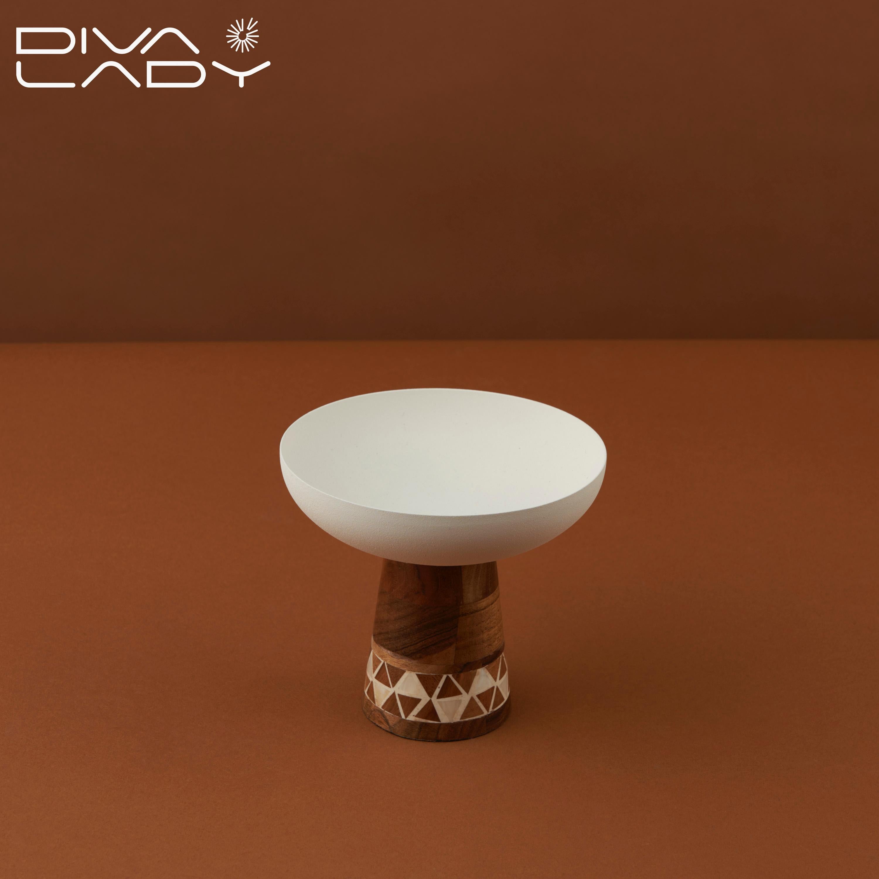 صحن تقديم قاعدة خشبية