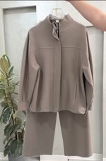 بدلة نسائي بازرار مخفية