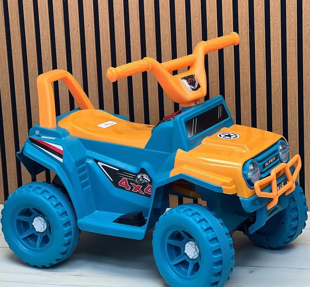 لعبة سيارة كهربائية بعجلات للأطفال