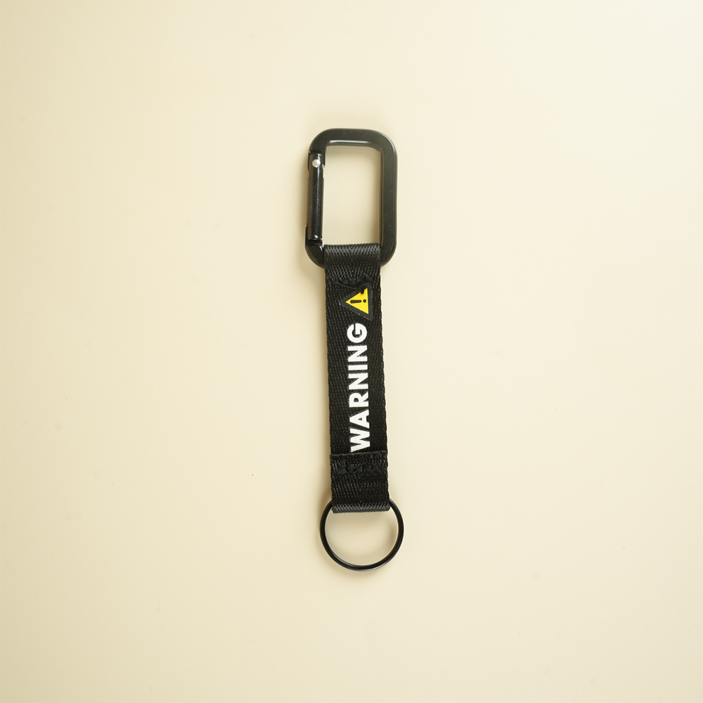 ميدالية مفاتيح WARNING – تصميم جريء لا يمر مرور الكرام