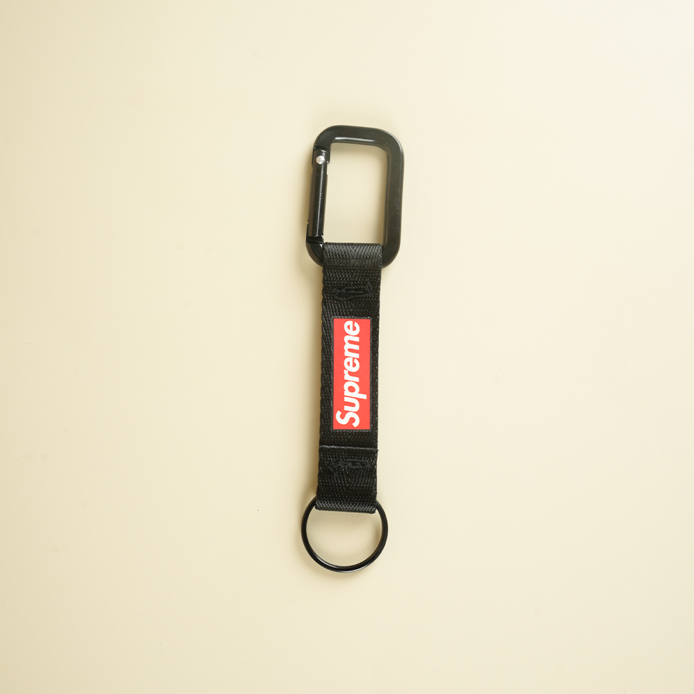 ميدالية مفاتيح Supreme – ستايل الشارع في أدق التفاصيل