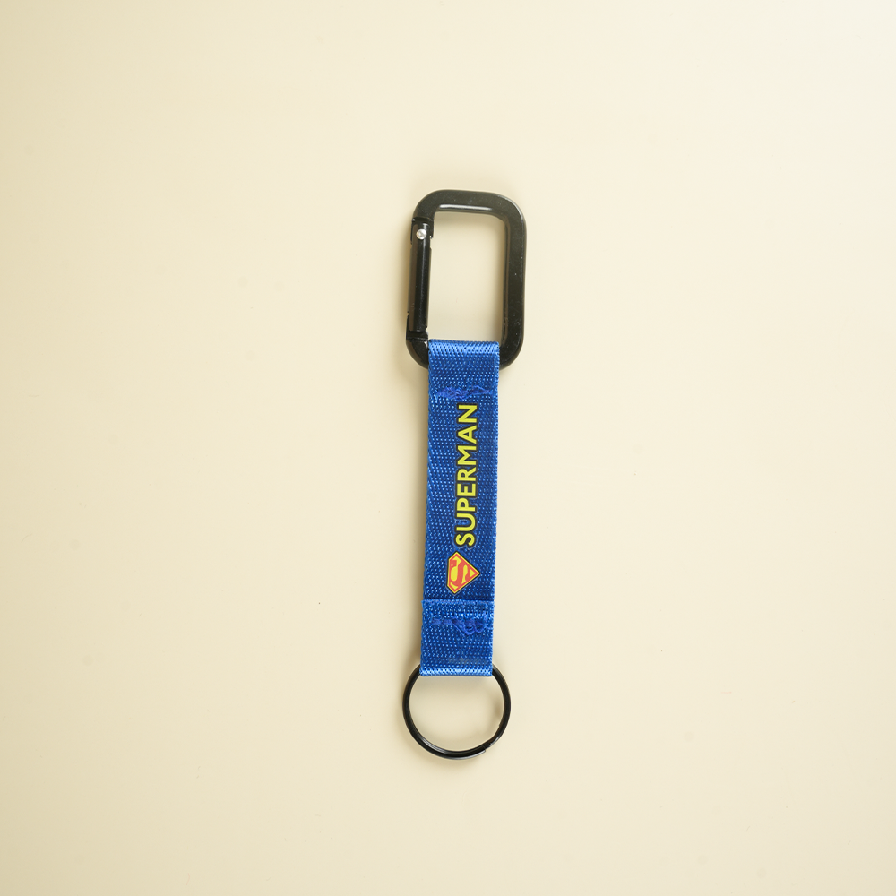 ميدالية مفاتيح Superman – رمز القوة والعدالة في جيبك