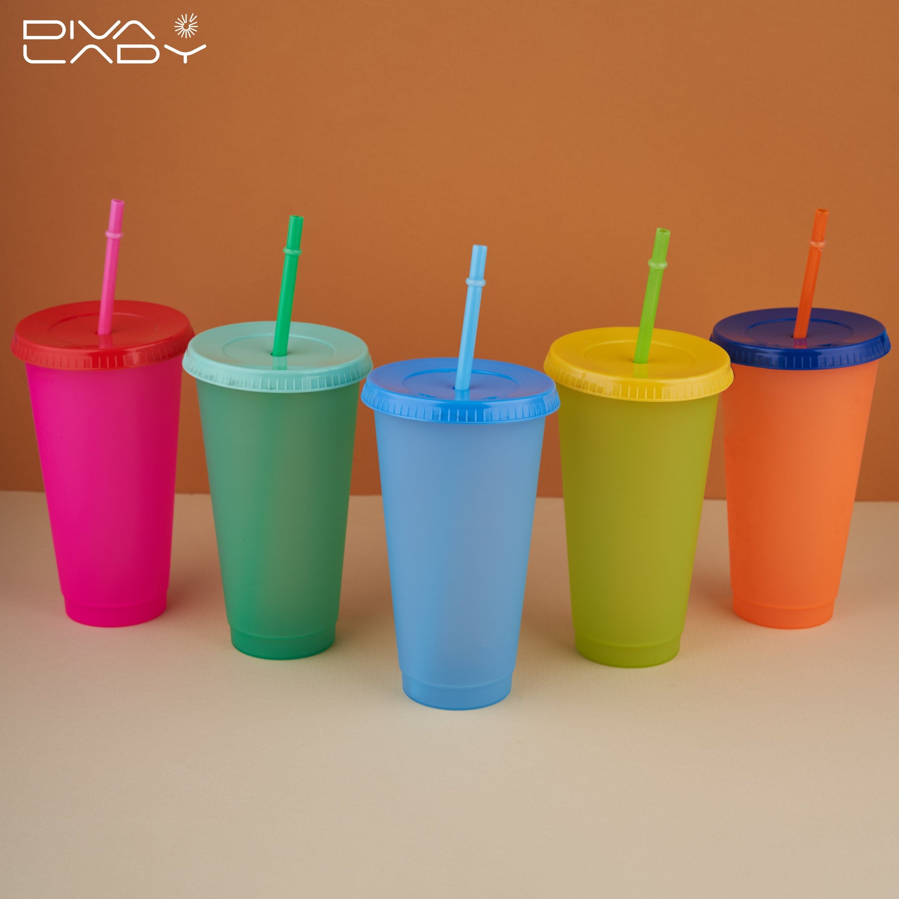 مجموعة اكواب بغطاء