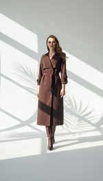 جاكيت نسائي مع ردة على الصدر