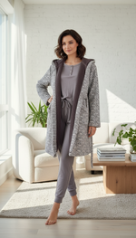 بيجامة نسائية مع روب مدقدق