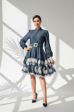 فستان مطبع بأكمام طويلة