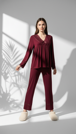 بيجامة نسائي بتفاصيل على العنق والاكمام